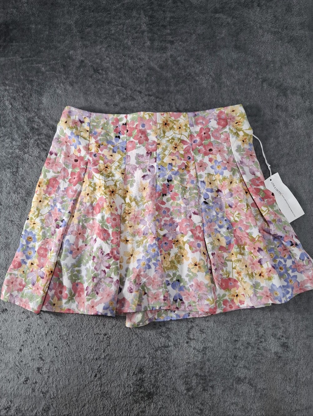 Live 4 Truth Womens Short Pastel Multicolor Floral Pleated Butterfly Flowy  Sz L